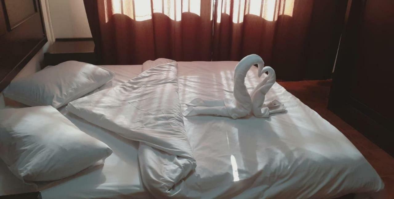 Al-Nujoom Hotel Suites 암만 외부 사진